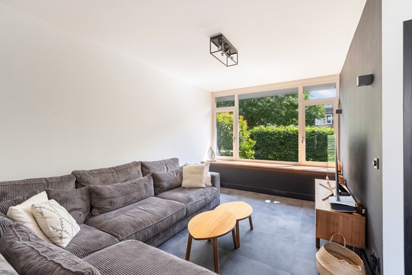 Foto - Verkocht onder voorbehoud: Instapklare tussenwoning op een rustige, autoluwe locatie!